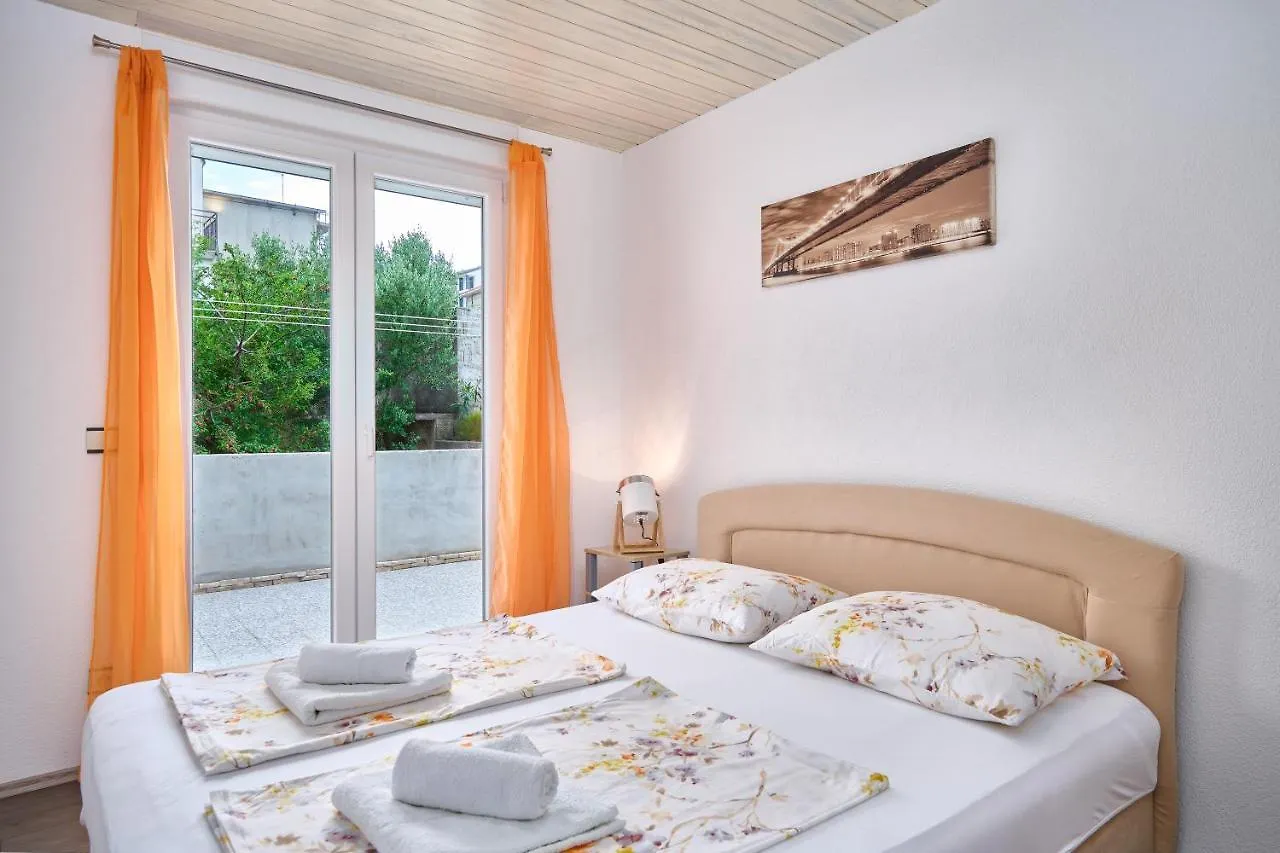 Apartment Sime Trogir 0*,